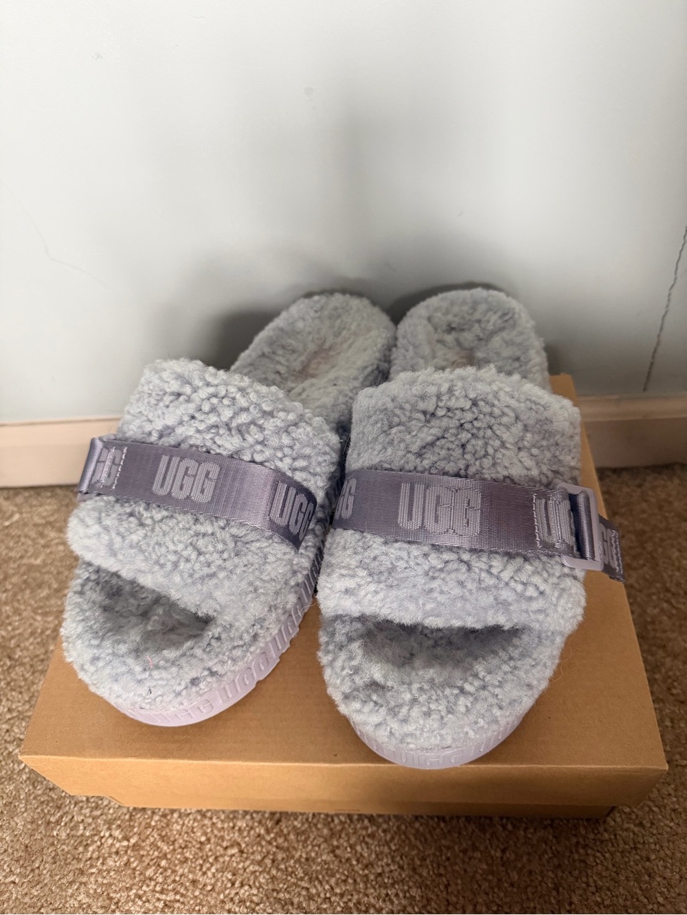 UGG Women’s Fluffita Sandal/Slipper